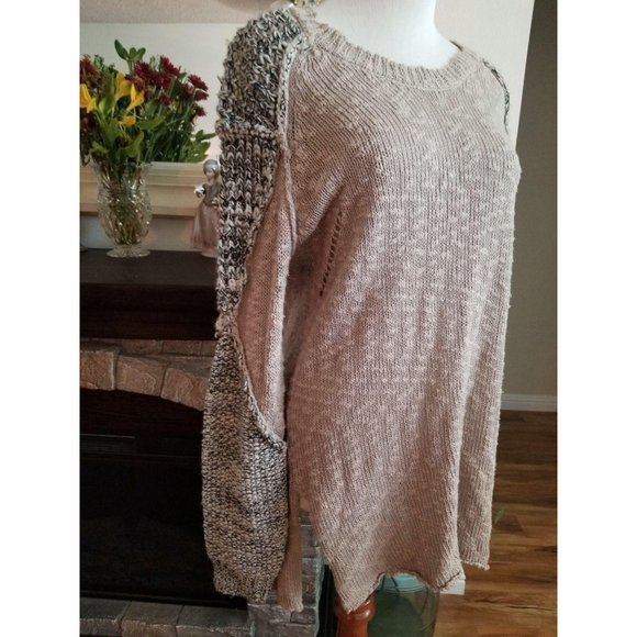 BKE deconstructed woman’s tunic sweater - Picture 2 of 13